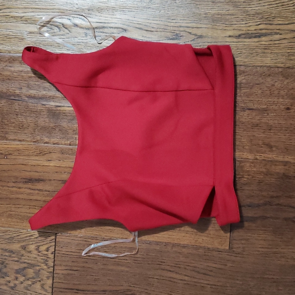 Deep red cut out crop top - Picture 3 of 4